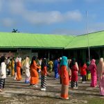 Siswa MTs Aswaja Pontianak berbusana lokal